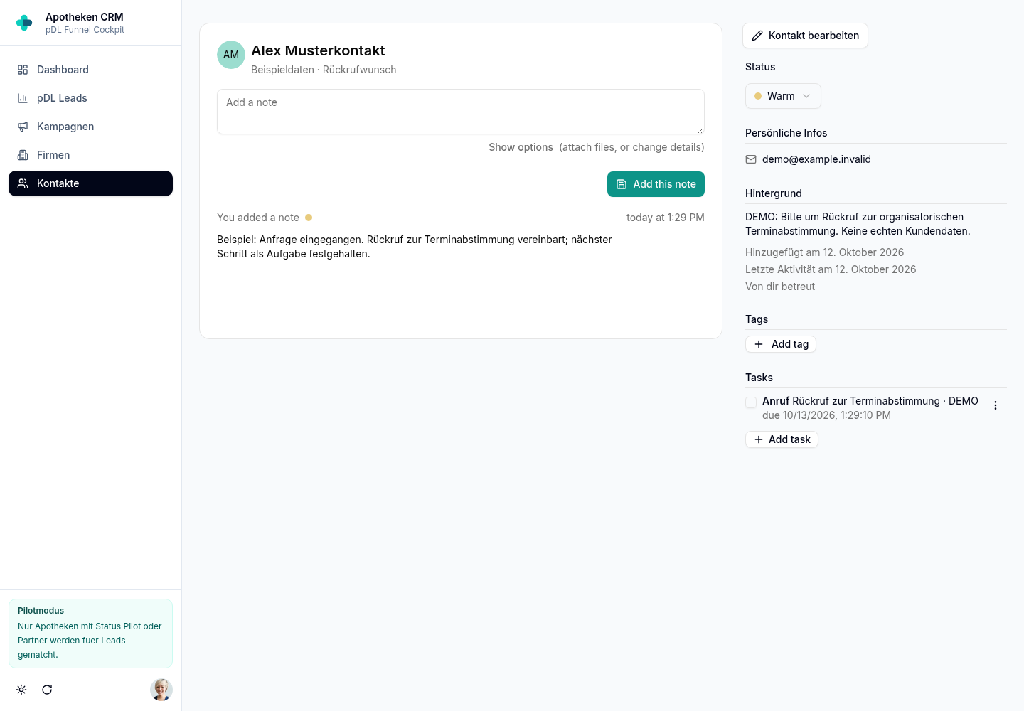 CRM-Kontakt Alex Musterkontakt mit einer organisatorischen Notiz und der Aufgabe Rückruf zur Terminabstimmung, gekennzeichnet als Demo